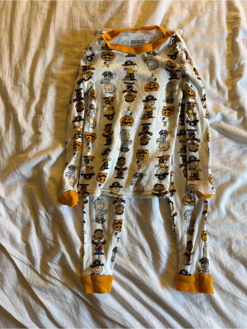 Peanuts Kids Snoopy & Friends White & Orange Halloween Print Pajama Set Size 5T